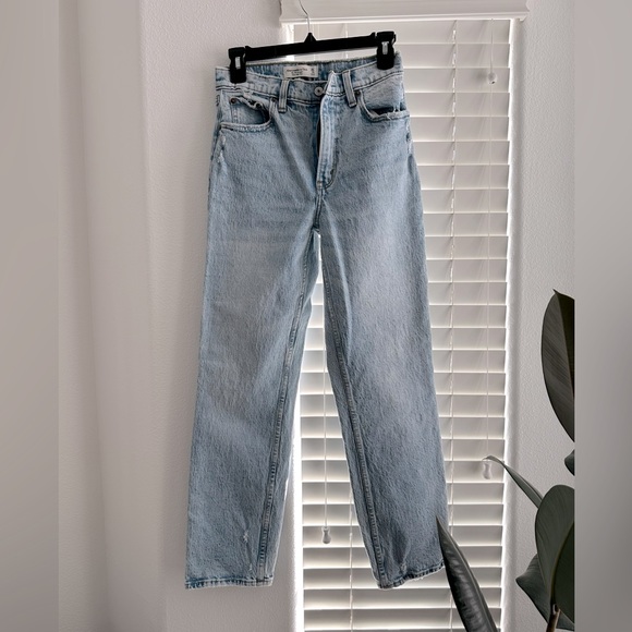 Abercrombie & Fitch 90’s Straight Ultra High Rise - Picture 1 of 4
